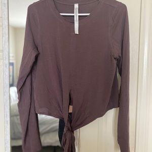 Lululemon long sleeve crop top with front tie.